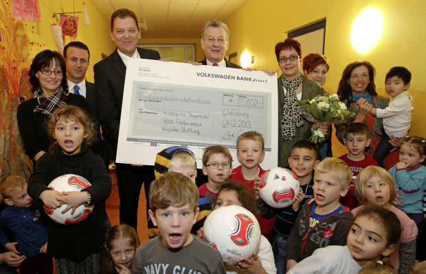 VW-Mitarbeiter spenden Erlös aus internationalem Fußballturnier