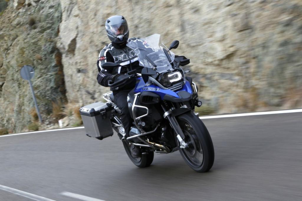  950 g mehr Schwungmasse im Motor bewirken, dass das Adventure-Triebwerk noch souveräner auf Gasimpulse reagiert