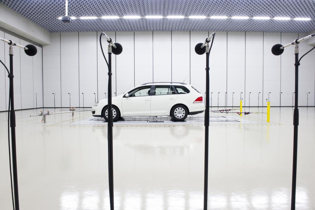 Akustik-Ingenieure optimieren Geräusche im Auto