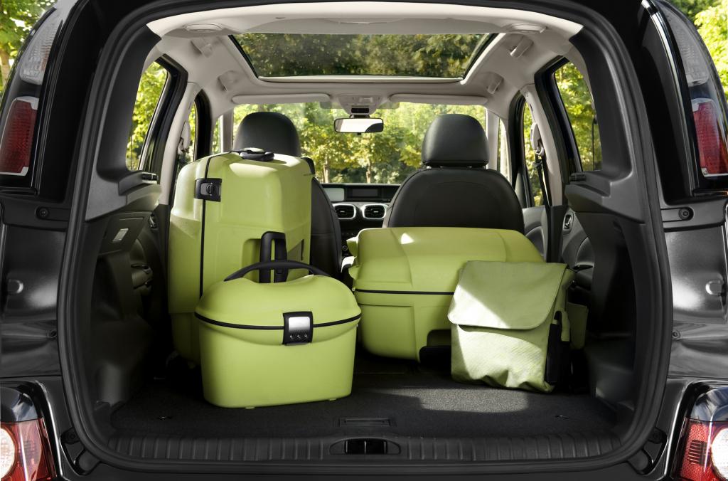 Auf nur vier Metern packt der Fünfsitzer ordentlich was weg – 385 Liter Gepäck im Normalfall, 1.506 Liter maximal