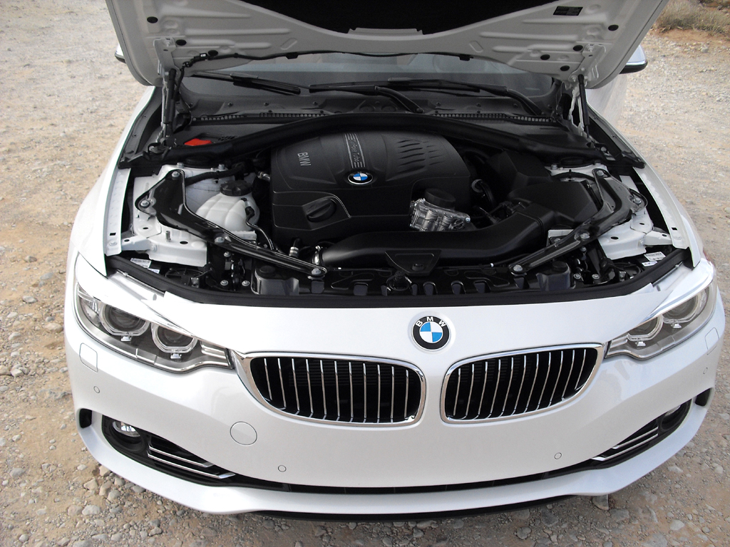 BMW 4er-Cabrio: Blick unter die Haube, hier beim Spitzenbenziner 435i. 