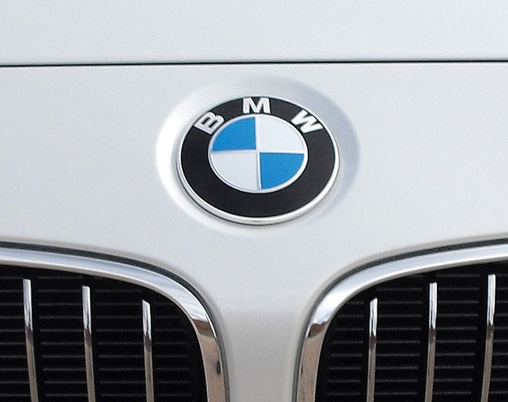 BMW 4er-Cabrio: Das Markenlogo sitzt vorn über der Doppelniere. 
