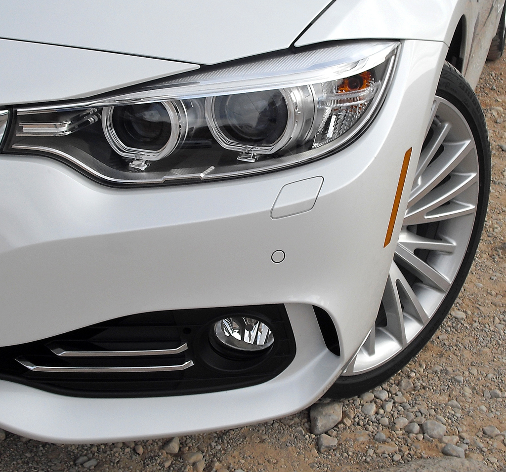 BMW 4er-Cabrio: Moderne Xenon-Leuchteinheit vorn. 