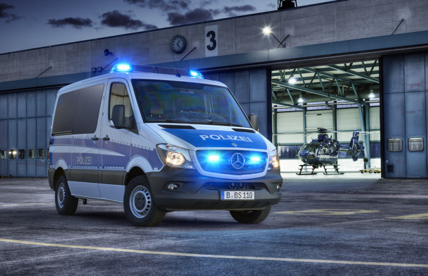 Bundes- und Bereitschaftspolizei fährt Mercedes-Benz Sprinter