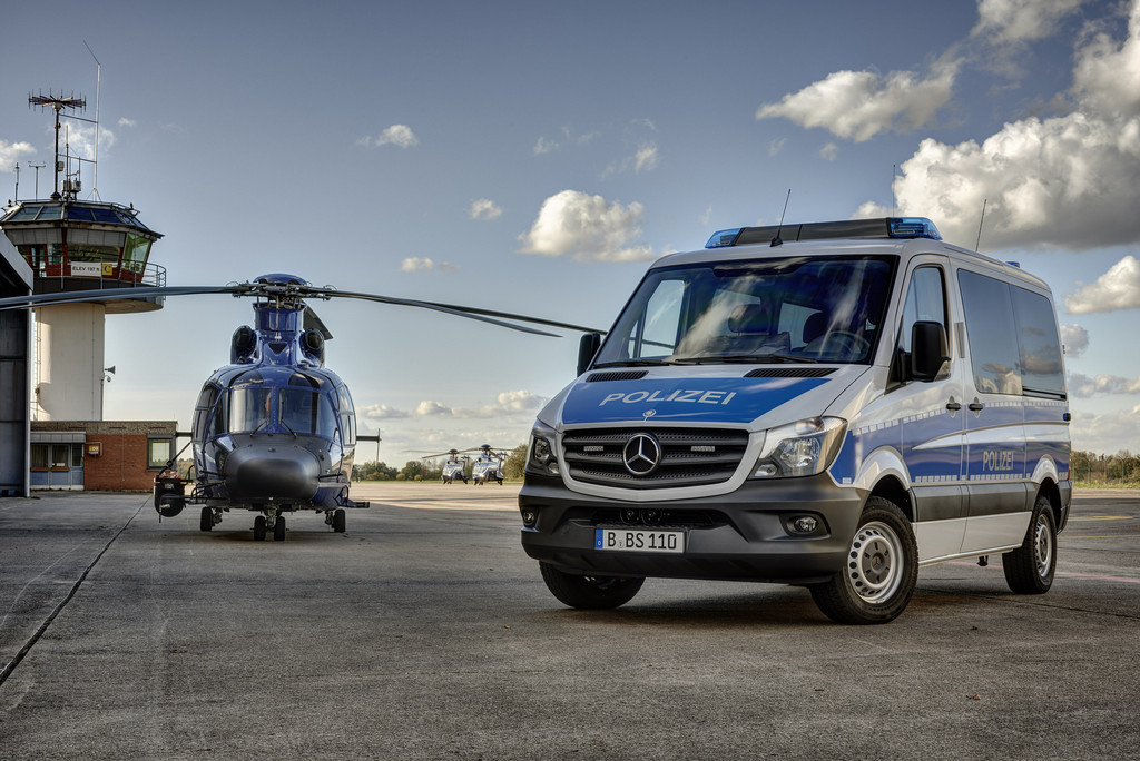 Bundes- und Bereitschaftspolizei fährt Mercedes-Benz Sprinter