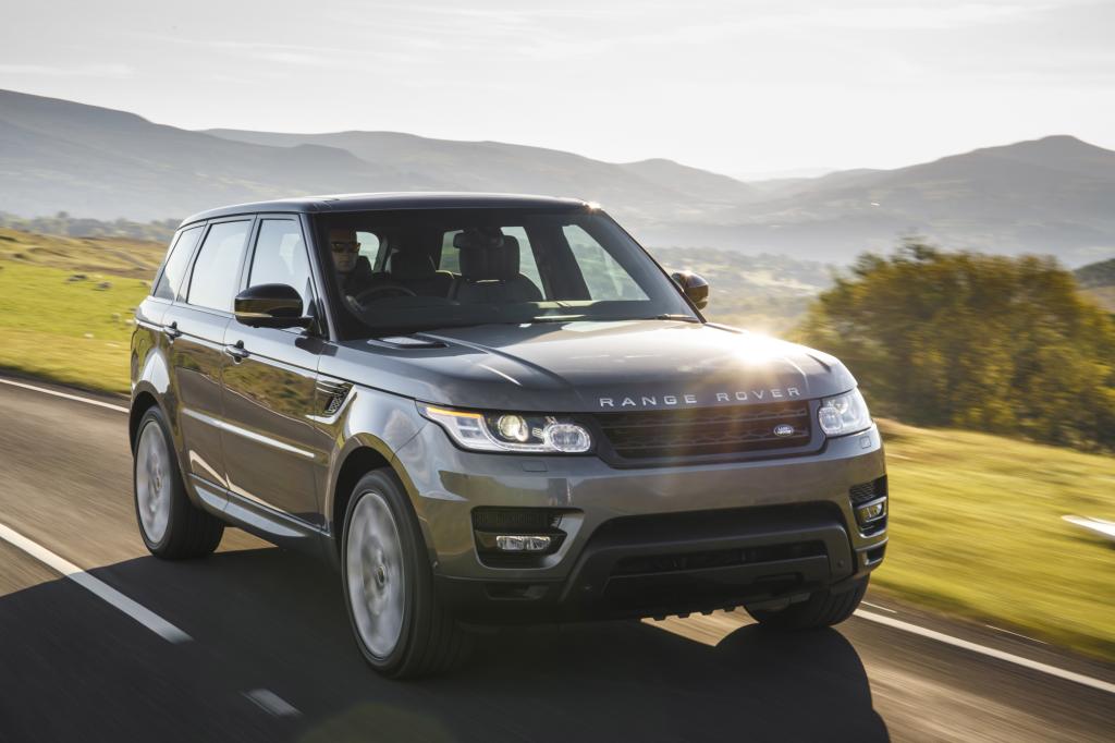 Der Range Rover Sport sieht aus, als wäre er dick wie immer, betört den Fahrer mit überbordendem Luxus und ist im Vergleich zu seinen Vorgängern trotzdem so etwas wie ein Magermodel mit Essstörungen - © Land Rover