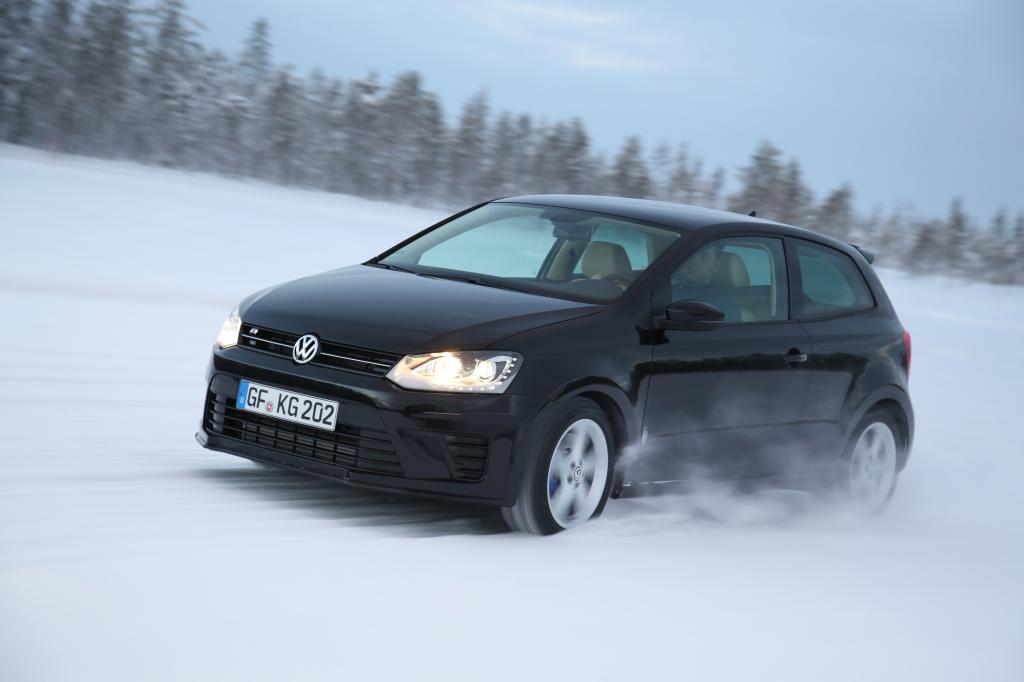 Der VW Polo R wirft seine Schatten voraus - Neulich nachts in Schweden
