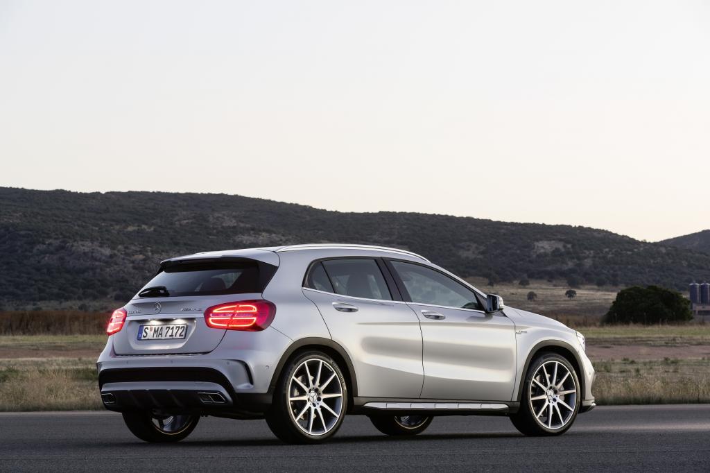 Die Einstiegsversion des GLA kostet mindestens 29.304 Euro, die AMG-Variante dürfte bei über 50.000 Euro liegen
