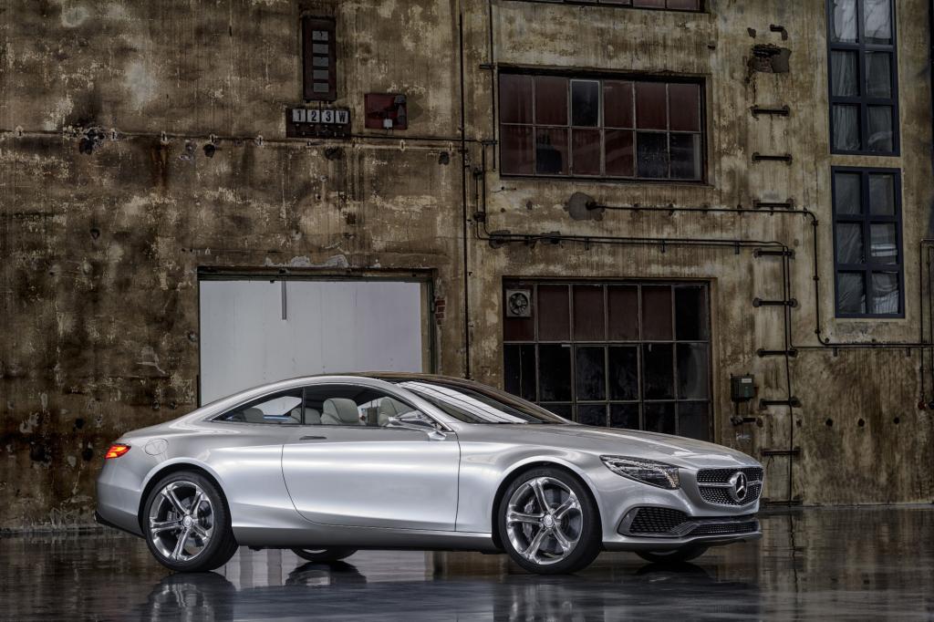 Foto © Mercedes Benz
Schon auf der IAA als seriennahe Studie hat das S-Klasse Coupé eine atemberaubende Figur gemacht 