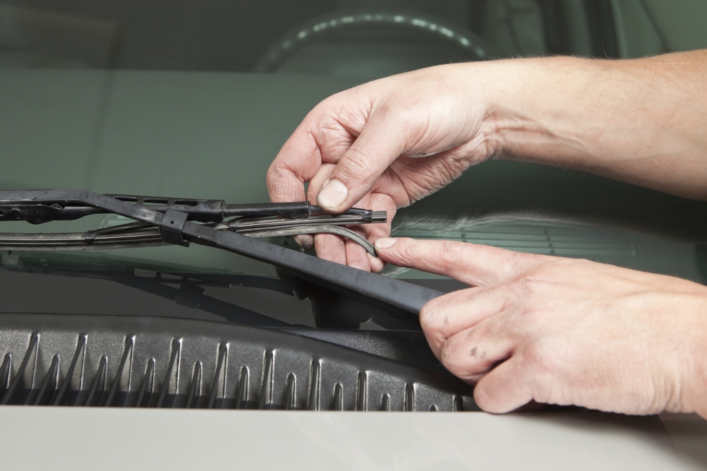 Gebrauchtwagenkauf: Verräterische Spuren - © istock/BanksPhotos