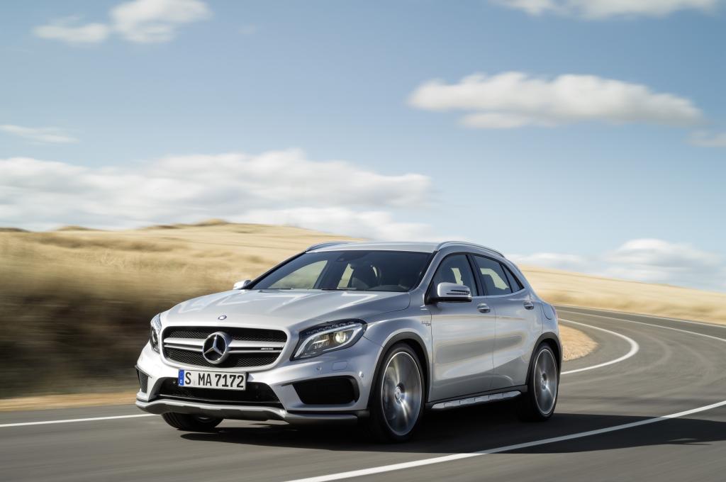 Hochgebockt, aber doch sportlich auf der Straße – diesen Spagat will Mercedes-Haustuner AMG mit der Top-Version des neuen Kompakt-SUV GLA schaffen