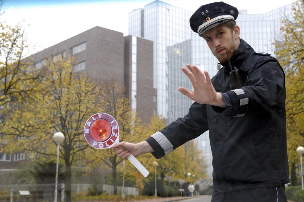 Im Ausland müssen Raser sogar in Gefängnis