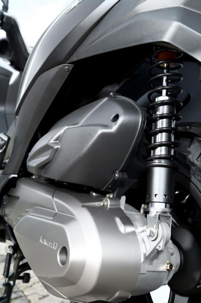 Kawasaki J300 als Roller-Neuling