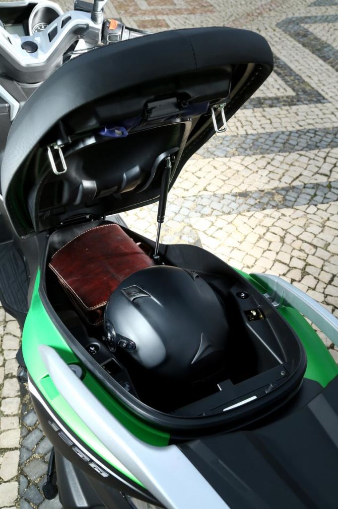 Kawasaki J300 als Roller-Neuling