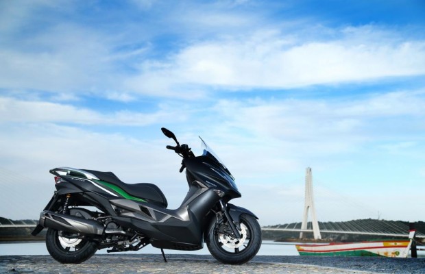 Kawasaki J300 als Roller-Neuling