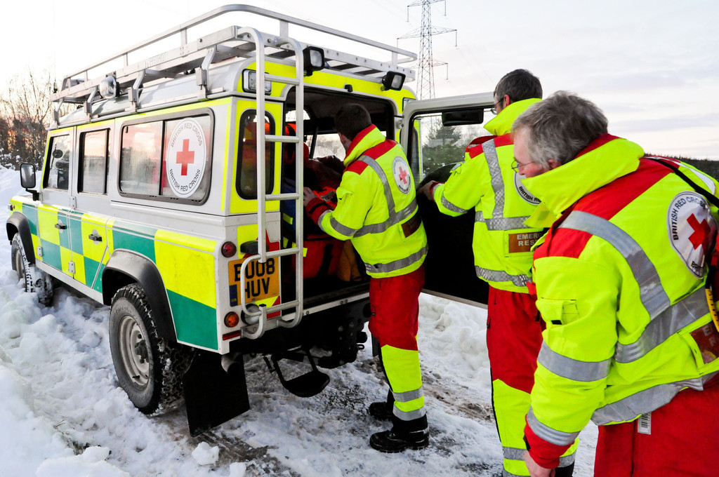 Land Rover Defender im britischen DRK-Einsatz. Foto:Auto-Medienportal.Net/Land Rover