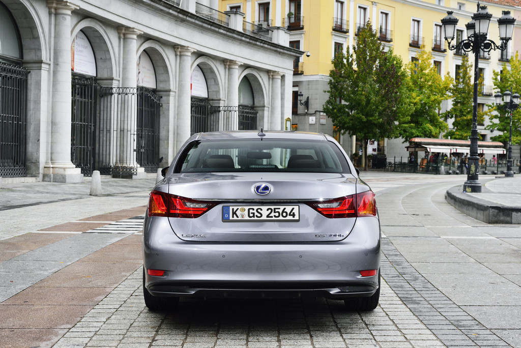 Lexus GS 300h startet auch mit einer Business-Edition