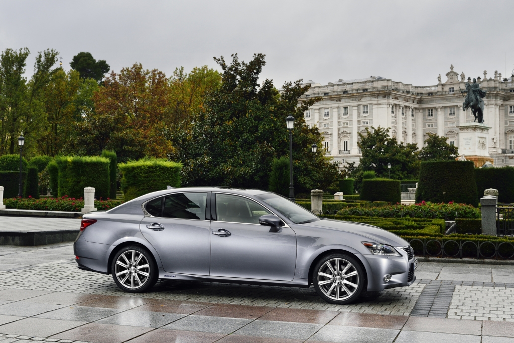 Lexus GS 300h startet auch mit einer Business-Edition