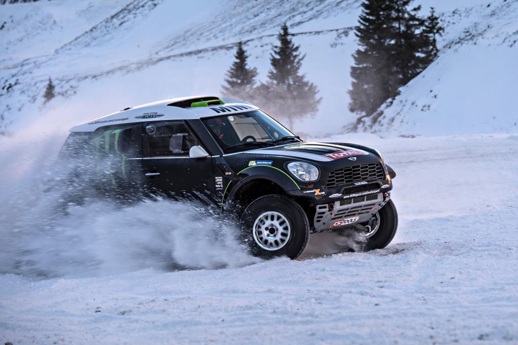 Mini All4 Racing - Schneewalzer mit dem König der Wüste