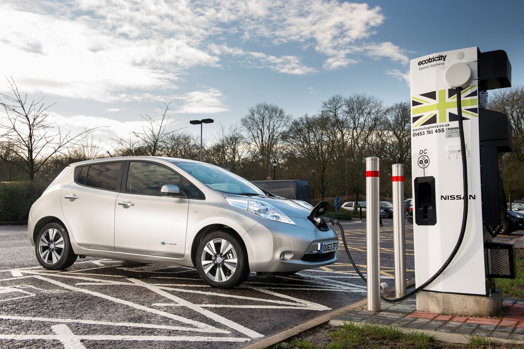 Nissan schließt 1000ste Schnell-Ladestation an