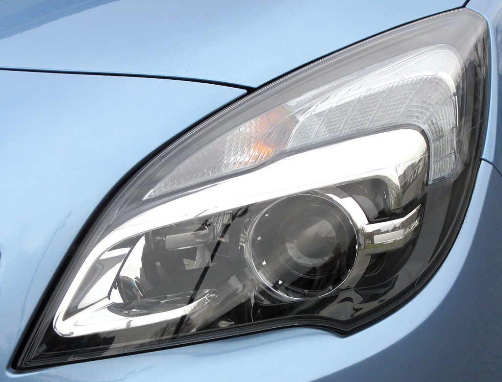 Opel Meriva: Moderne Leuchteinheit vorn. 