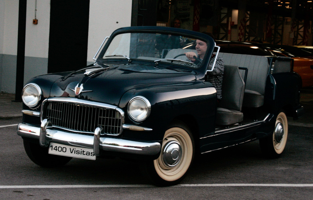 Seat 1400 Visitas: Isidre López Badenas im Franco-Cabrio.