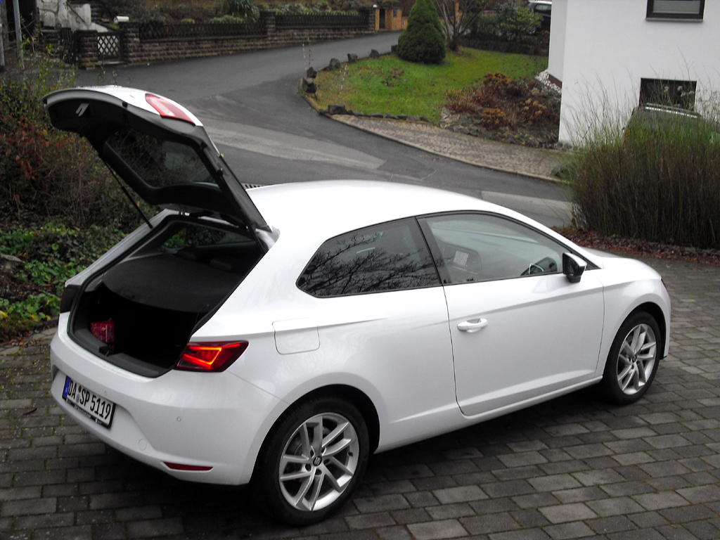 Seat León SC: Ins Gepäckabteil passen erweiterbare 380 Liter hinein. 