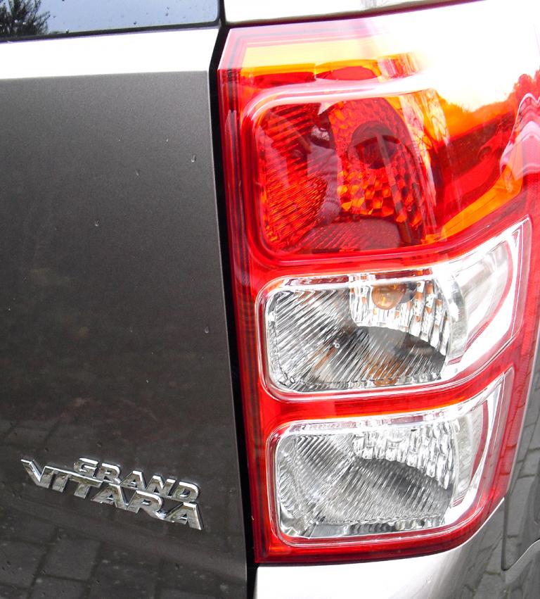 Suzuki Grand Vitara: Das Gepäckabteil fasst 398 bis 1386 Liter. 