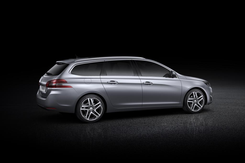 Wie die Limousine haben die Franzosen auch SW neu entwickelt; er ist damit etwa 140 Kilogramm leichter als das Vorgängermodell