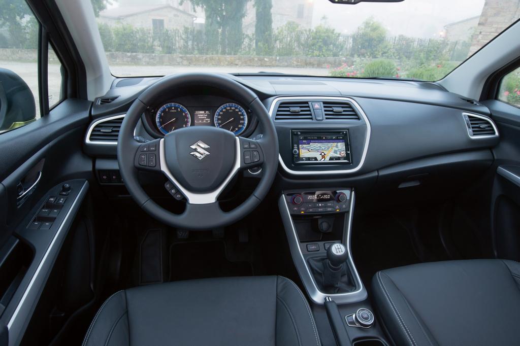  Das Interieur ist schlicht und das Cockpit übersichtlich gehalten.
