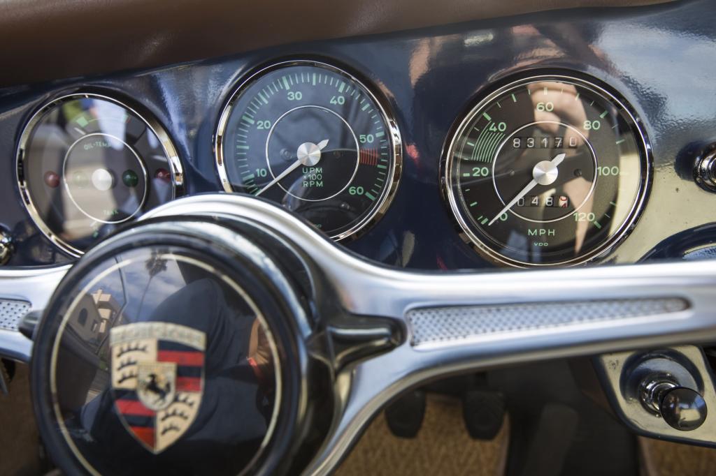  Er macht alle 3000 Meilen einen Ölwechsel an dem 1,6 Liter großen Boxer-Motor.