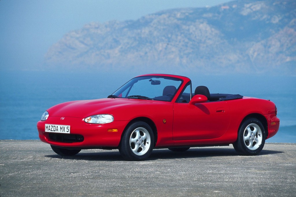25 Jahre Mazda MX-5: Von der Kreidezeichnung zum erfolgreichsten Roadster der Welt