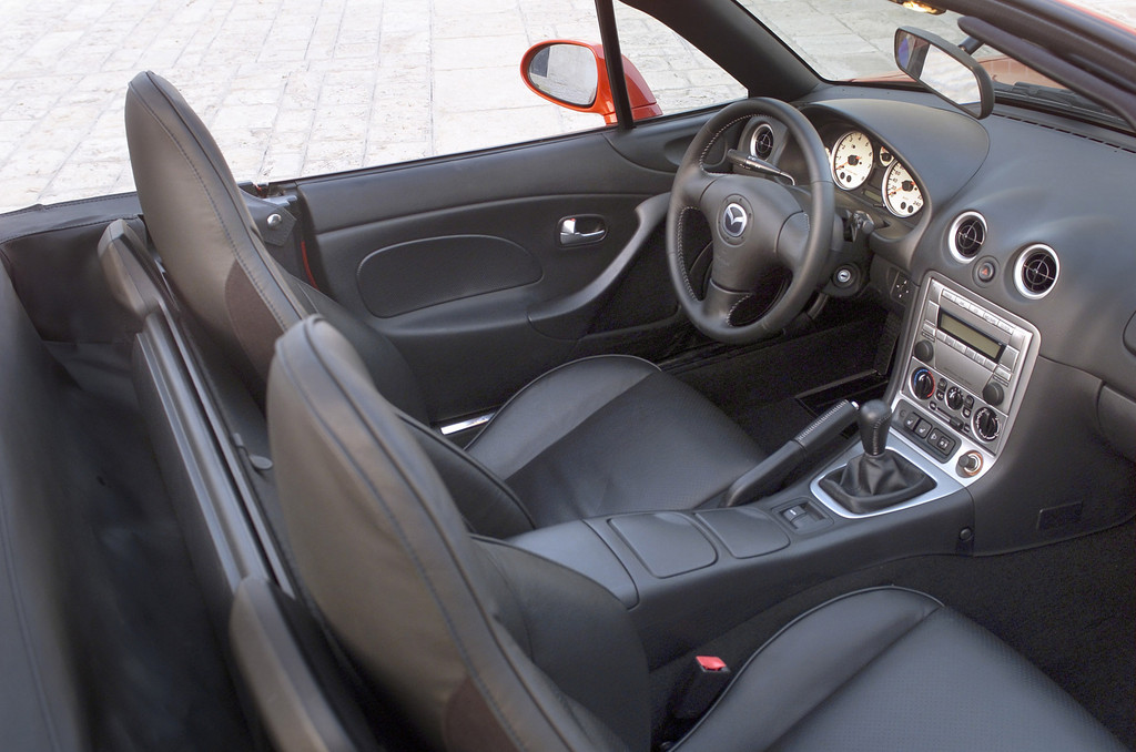 25 Jahre Mazda MX-5: Von der Kreidezeichnung zum erfolgreichsten Roadster der Welt