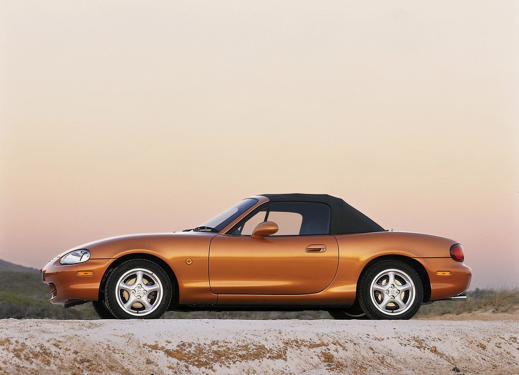 25 Jahre Mazda MX-5: Von der Kreidezeichnung zum erfolgreichsten Roadster der Welt