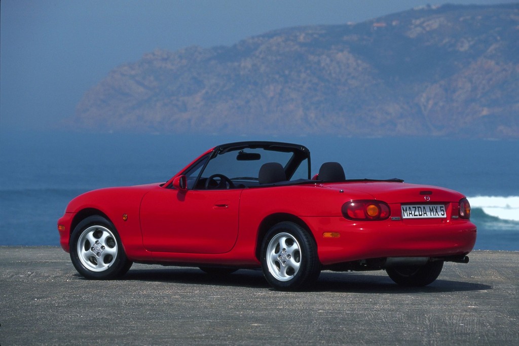 25 Jahre Mazda MX-5: Von der Kreidezeichnung zum erfolgreichsten Roadster der Welt