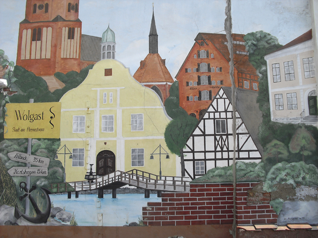 Buntes Hauswandgemälde in der Werftstadt Wolgast am Peenestrom. 