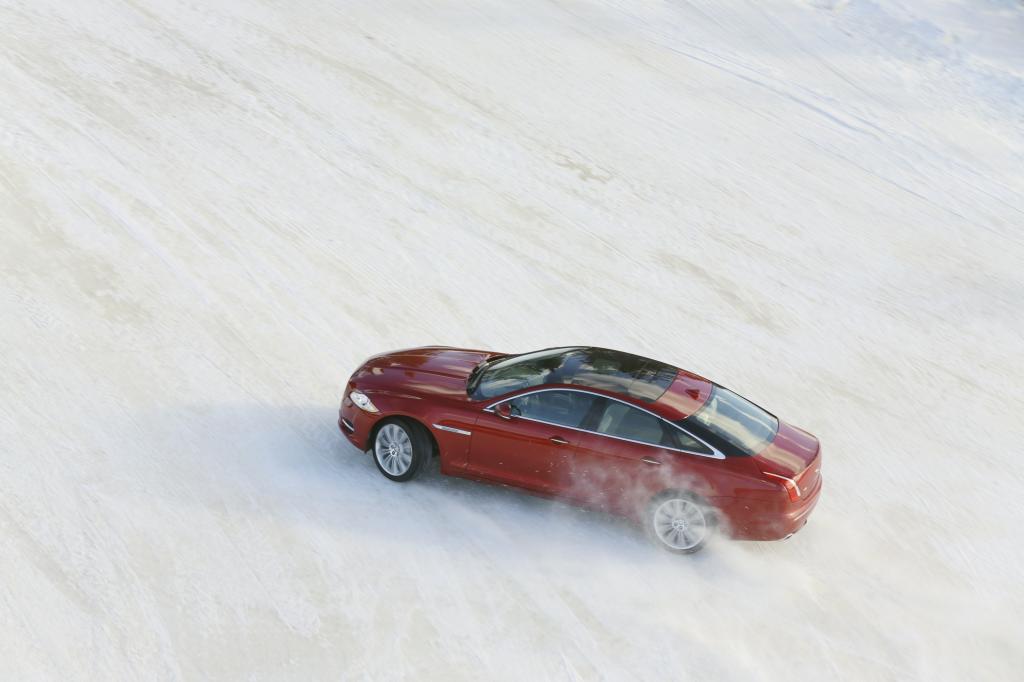 Den Jaguar XJ gibt es seit kurzem auch mit Allradantrieb
