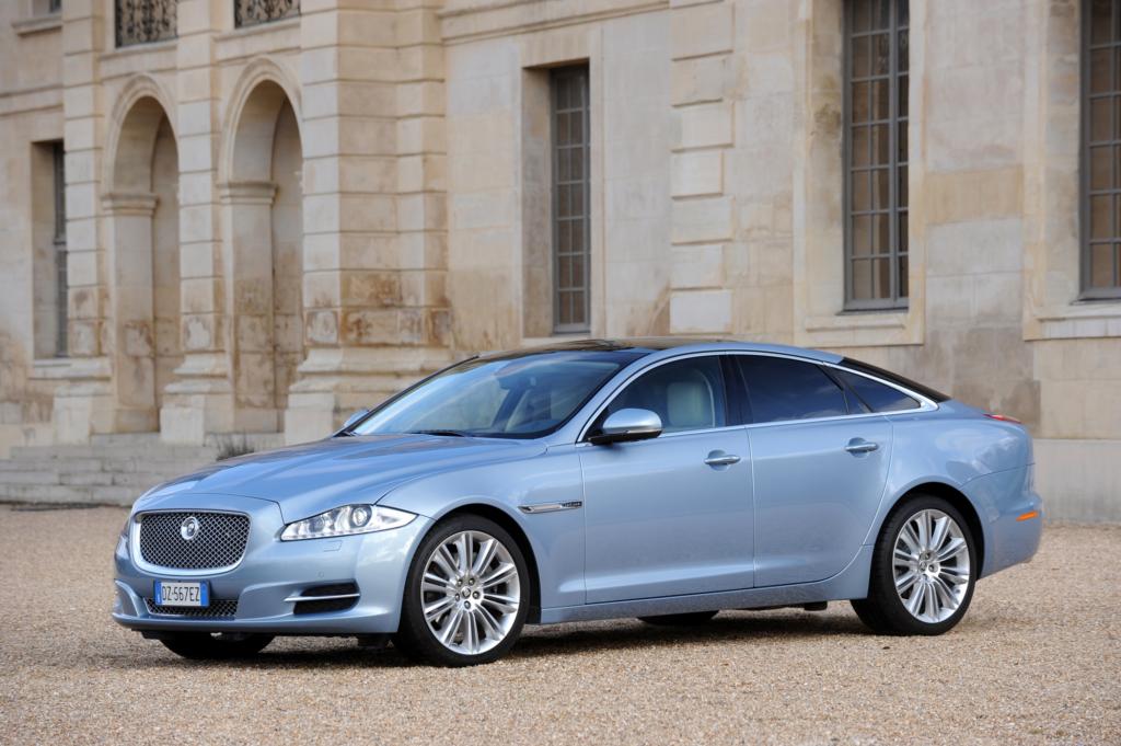 Der XJ tritt unter anderem gegen die Mercedes S-Klasse an