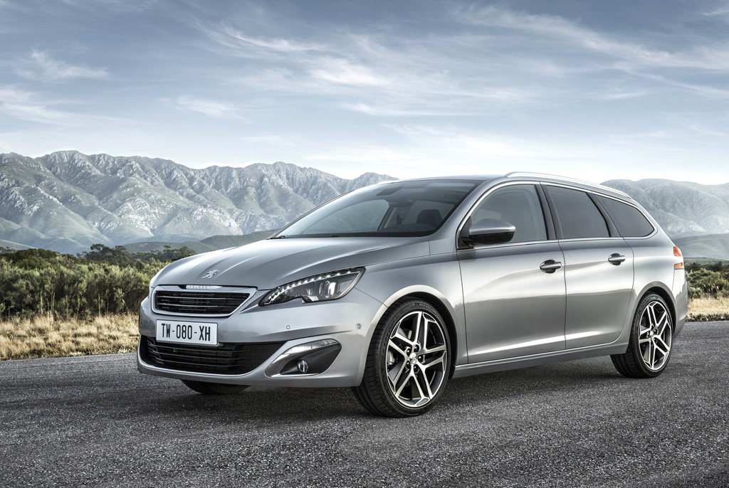 Der neue Peugeot 308 SW fährt sportlich-elegant vor. 
