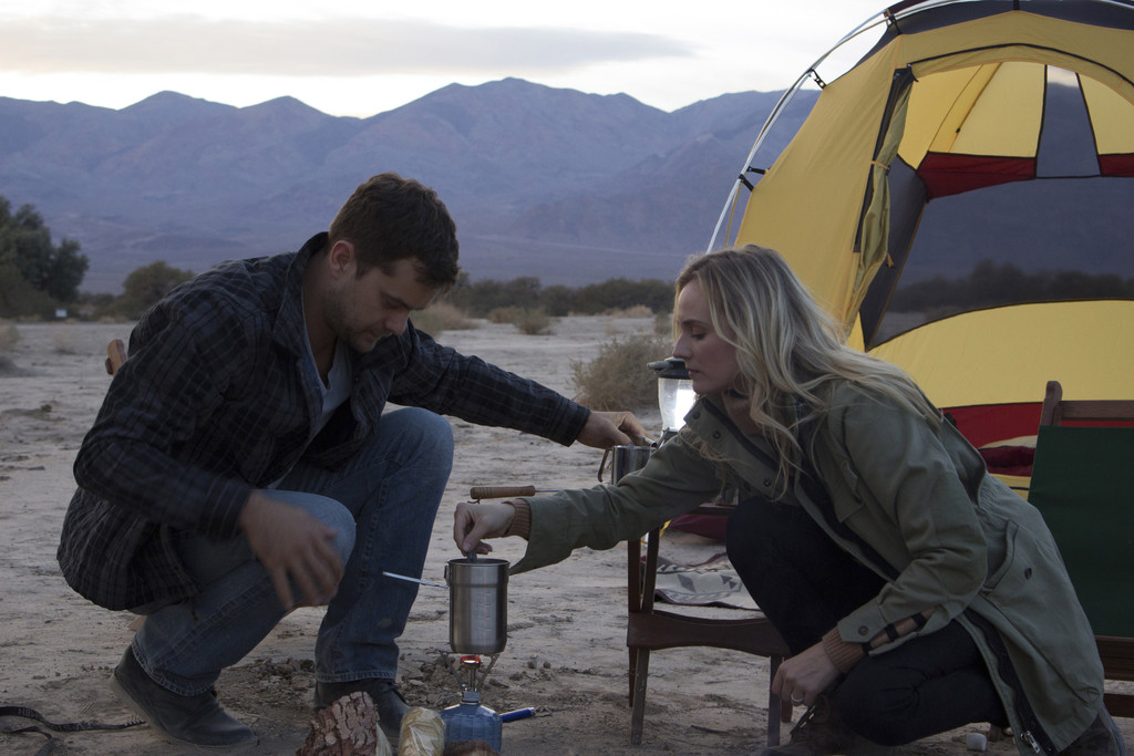Diane Kruger und Joshua Jackson testen B-Klasse als Wasserspender