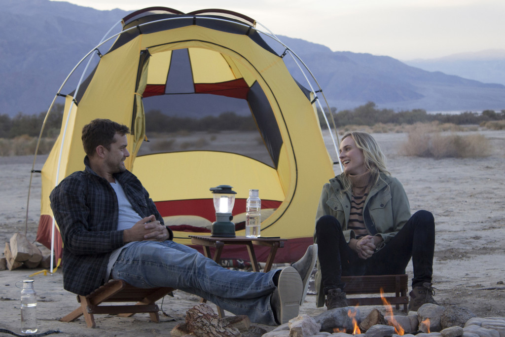 Diane Kruger und Joshua Jackson testen B-Klasse als Wasserspender