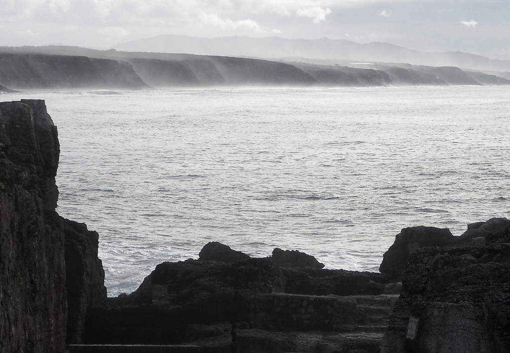 Die Steilküste am Atlantik bietet mitunter mystische Impressionen. 