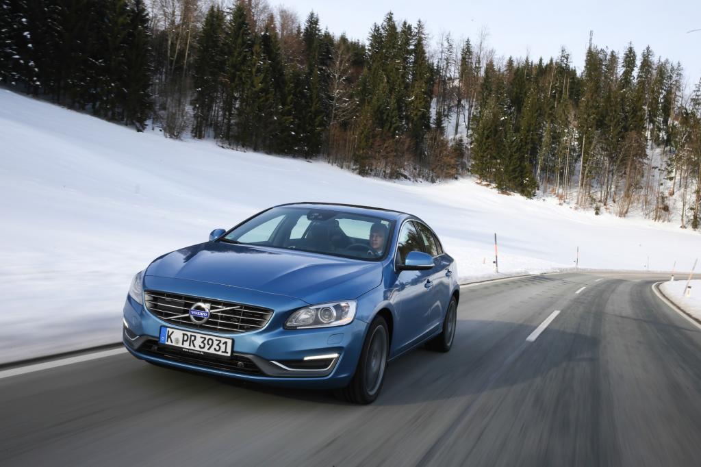 Die neue Achtgang-Automatik kostet übrigens in der Limousine 2.250 Euro Aufpreis, so dass sich deren Grundpreis für die D4-Version auf 36.000 Euro beläuft