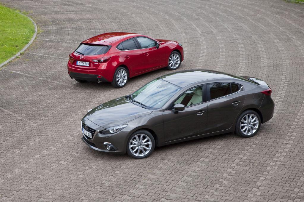 Die neue Limousine Mazda 3 steht zur Probefahrt bereit