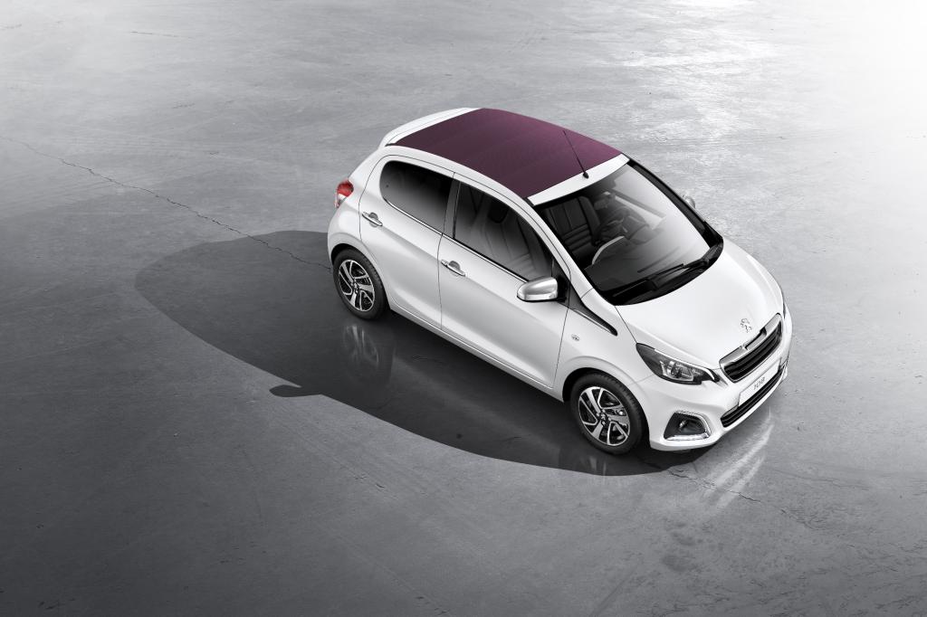 Erstmals gibt es nicht nur eine drei- oder fünftürige Limousine, sondern auch eine Art Cabrio mit Stoff-Rolldach, wie man es vom Fiat 500 C kennt.