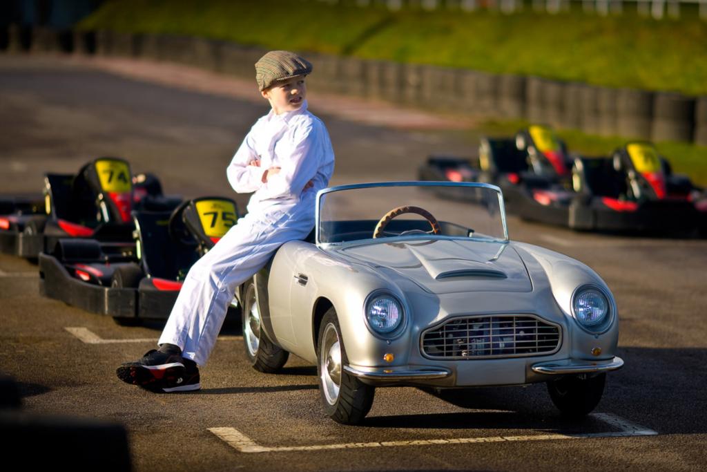 Für Kinder, die schon fast alles haben, baut der Londoner Aston-Martin-Händler Nicholas Mee & Co. jetzt ein voll funktionsfähiges Cabriolet.