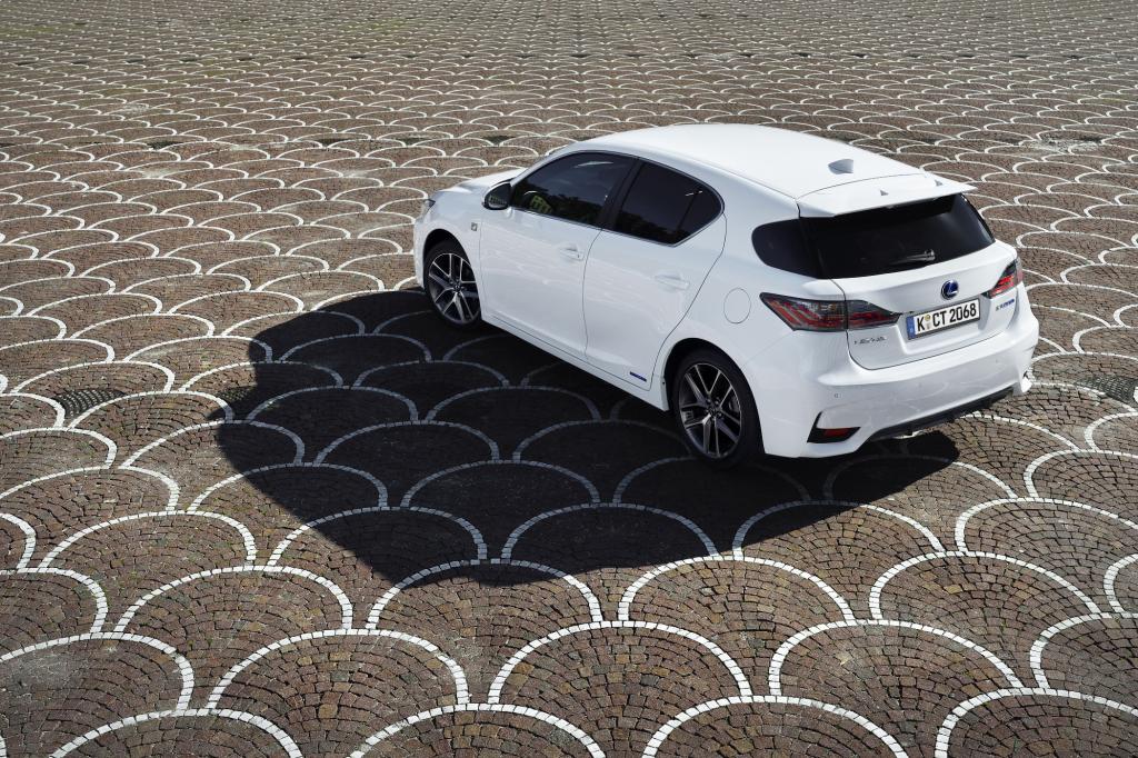 Fahrbericht: Lexus CT 200h - Leise über Stolpersteine