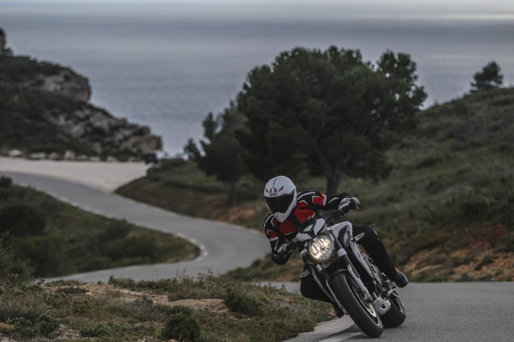 Fahrbericht MV Agusta Brutale 800 Dragster - Nomen est omen
