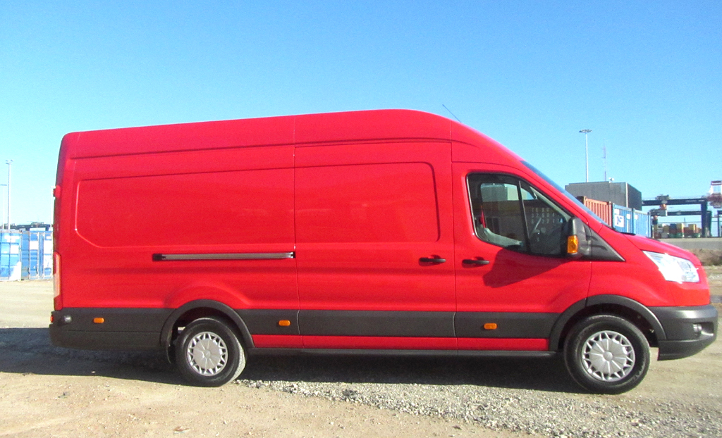 Ford Transit: So sieht der mächtige Kastenwagen von der Seite aus. 