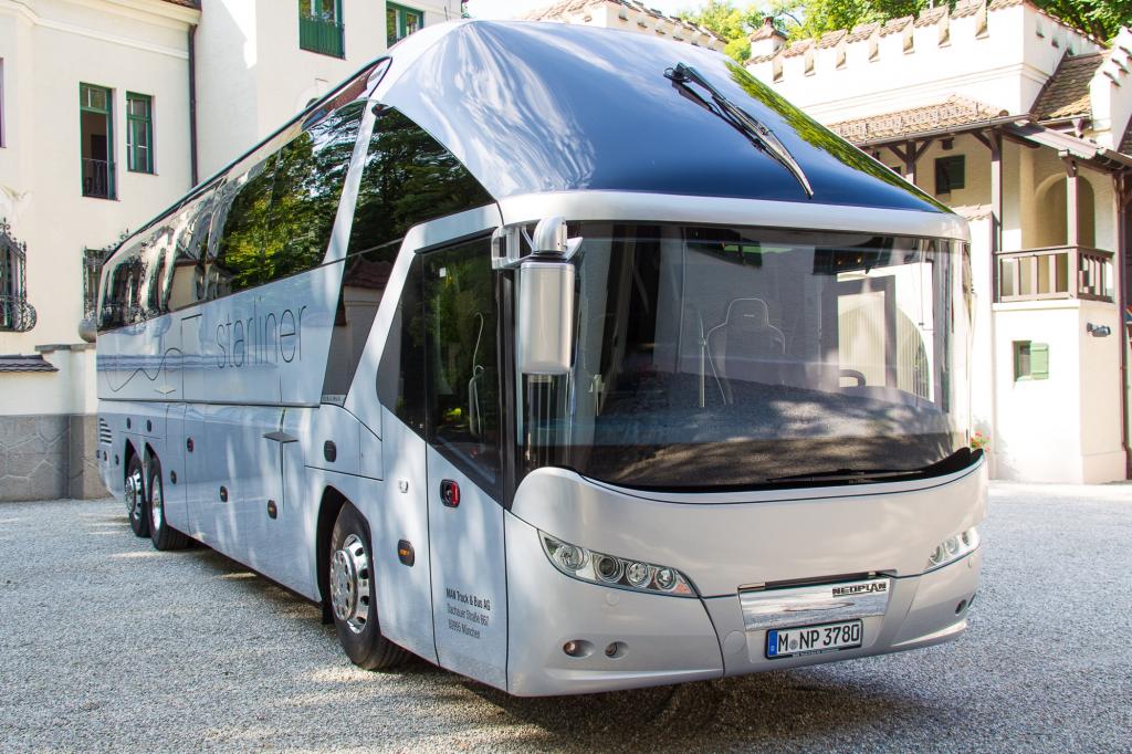 Genau wie die Werkstuner von Mercedes, Audi oder BMW hat auch Neoplan ein Team von Spezialisten, das für die ganz individuellen Kundenwünsche zuständig ist.